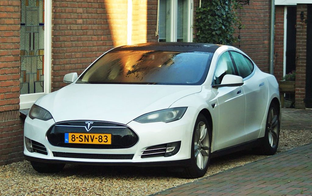 Self-driving car. Tesla Model S. By Niels de Wit from Lunteren, The Netherlands [CC BY 2.0 (http://creativecommons.org/licenses/by/2.0)], via Wikimedia Commons
